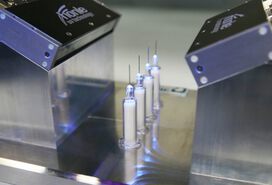 Nadelverklebung mit UV-Klebstoffen | © bdtronic/Hönle/Panacol