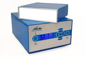 Der LED Spot 200 HP IC ist ein hochintensiver UV-Flächenstrahler von Hoenle für UV-Klebstoffe | © Hoenle
