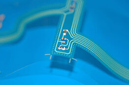 Leitklebstoffe für Flex-PCBs | © Panacol Leitfähige Klebstoffe für flexible Leiterplatten | © Panacol