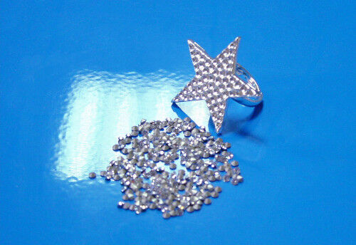 Ring mit Strasssteinchen, die mit Sekundenkleber Cyanolit von Panacol fixiert werden