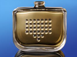 Glasklebstoff auf Flasche