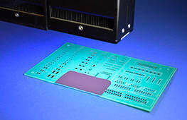 Black & Light: Schwarze UV-Klebstoffe